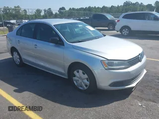2014 Volkswagen Jetta S z VIN 3VW2K7AJ7EM307590, wystawiony jako IAAI lot #42798925 z przebiegiem 151 412 mil mil oraz . Historia ofert i sprzedaży dostępna na DreamBid. Obrazek 1.