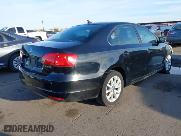 2012 Volkswagen Jetta SE с VIN 3VWDP7AJ1CM377271, выставлен на аукционе IAAI как лот 42083435 с пробегом Не указан миль и . История ставок и продаж доступна на DreamBid. Изображение 4.