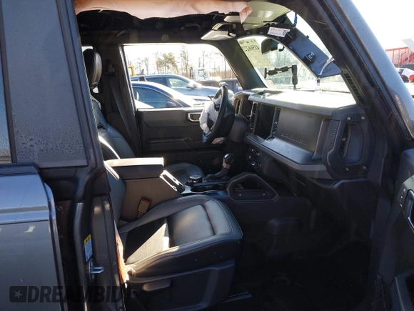 2024 Ford Bronco Big Bend z VIN 1FMDE7BH8RLA24276, wystawiony jako IAAI lot #41560223 z przebiegiem 17 330 mil mil oraz . Historia ofert i sprzedaży dostępna na DreamBid. Obrazek 5.