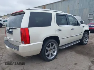 2012 Cadillac Escalade Luxury z VIN 1GYS4BEF4CR120481, wystawiony jako IAAI lot #42423588 z przebiegiem Nie podano mil oraz . Historia ofert i sprzedaży dostępna na DreamBid. Obrazek 4.