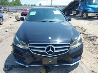 2014 Mercedes-Benz E 350 Sport z VIN WDDHF5KB3EA934741, wystawiony jako IAAI lot #42600302 z przebiegiem 143 894 mil mil oraz . Historia ofert i sprzedaży dostępna na DreamBid. Obrazek 12.