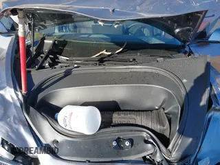 2025 Tesla Model 3 Long Range z VIN 5YJ3E1EA1SF877574, wystawiony jako IAAI lot #41891632 z przebiegiem 2 914 mil mil oraz . Historia ofert i sprzedaży dostępna na DreamBid. Obrazek 10.