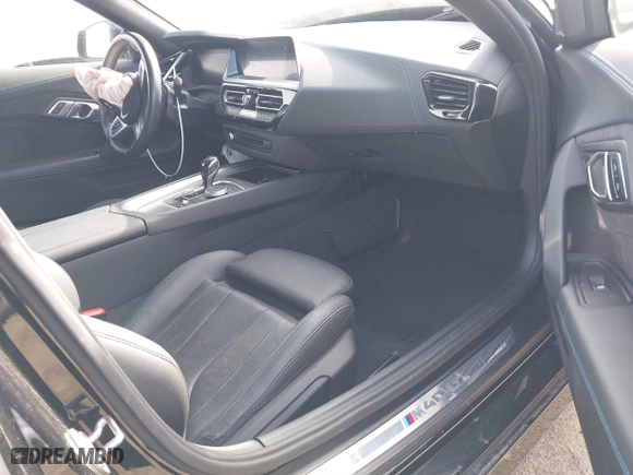 2022 BMW Z4 sDriveM40i with VIN WBAHF9C08NWX88691, listed as a IAAI auction lot 40983519 with 11,108 mi miles. Bid and sale history available at carsss.com. Image 5.