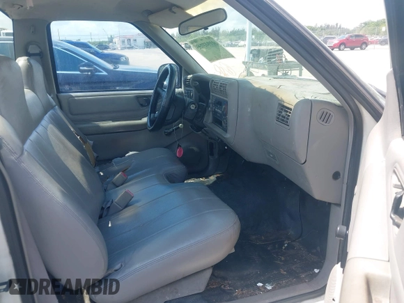 1997 GMC Sonoma with VIN 1GTCS1441VK518317, listed as a IAAI auction lot 42183464 with 75,862 mi miles. Bid and sale history available at carsss.com. Image 5.