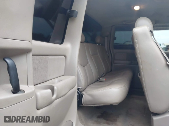 2003 Chevrolet Silverado 1500 with VIN 2GCEK19T831188987, listed as a IAAI auction lot 41124144 with 190,798 mi miles. Bid and sale history available at carsss.com. Image 8.