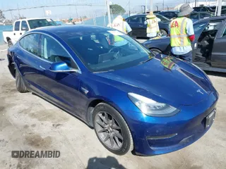 2018 Tesla Model 3 Long Range Battery z VIN 5YJ3E1EA4JF078080, wystawiony jako IAAI lot #41688015 z przebiegiem 97 886 mil mil oraz . Historia ofert i sprzedaży dostępna na DreamBid. Obrazek 1.