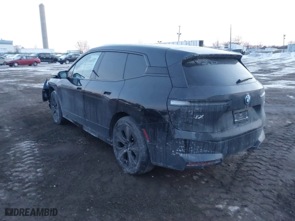 2025 BMW iX xDrive50 with VIN WB523CF00SCS59609, listed as a IAAI auction lot 41390132 with 5,282 mi miles. Bid and sale history available at carsss.com. Image 3.