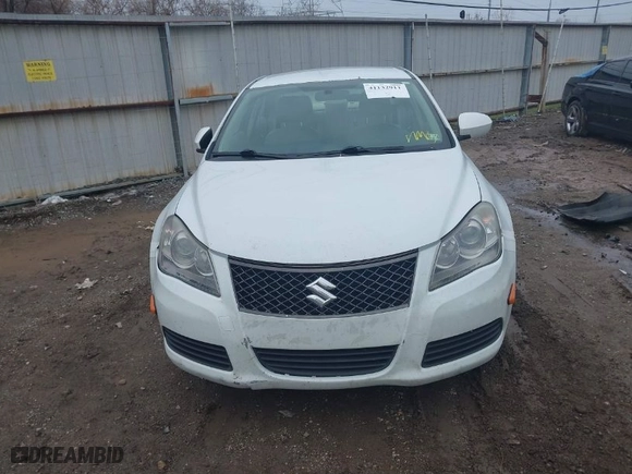 2012 Suzuki Kizashi SE with VIN JS2RF9A39C6100107, listed as a IAAI auction lot 41132911 with 204,646 mi miles. Bid and sale history available at carsss.com. Image 13.