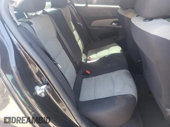 2015 Chevrolet Cruze LS z VIN 1G1PA5SG2F7278331, wystawiony jako Copart lot #52380075 z przebiegiem 138 848 mil mil oraz Szkoda całkowita • Salvage title. Historia ofert i sprzedaży dostępna na DreamBid. Obrazek 10.
