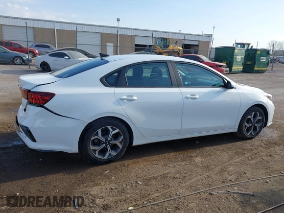 2021 Kia Forte LXS z VIN 3KPF24AD2ME327400, wystawiony jako IAAI lot #41897888 z przebiegiem 103 248 mil mil oraz . Historia ofert i sprzedaży dostępna na DreamBid. Obrazek 13.