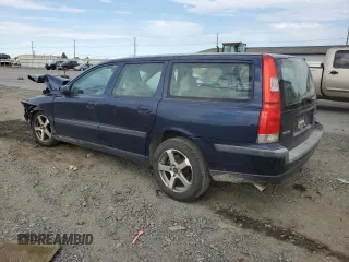 2004 Volvo V70 with VIN YV1SW61T042404391, listed as a Copart auction lot 72018614 with 301,803 mi miles and Salvage Title. Bid and sale history available at carsss.com. Image 2.