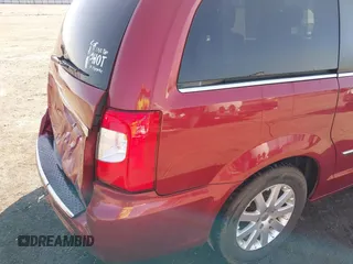2013 Chrysler Town & Country Touring z VIN 2C4RC1BG7DR777172, wystawiony jako IAAI lot #41780881 z przebiegiem 196 768 mil mil oraz . Historia ofert i sprzedaży dostępna na DreamBid. Obrazek 20.