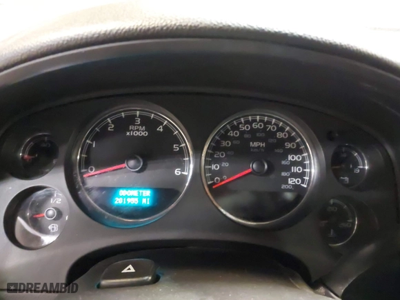 2010 Chevrolet Suburban LT with VIN 1GNUKJE36AR139025, listed as a IAAI auction lot 41311327 with 201,955 mi miles. Bid and sale history available at carsss.com. Image 7.