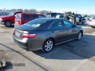 2008 Toyota Camry LE z VIN 4T1BE46K08U196337, wystawiony jako IAAI lot #41577012 z przebiegiem 172 634 mil mil oraz . Historia ofert i sprzedaży dostępna na DreamBid. Obrazek 4.
