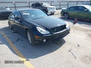 2009 Mercedes-Benz CLS 550 z VIN WDDDJ72X99A147500, wystawiony jako IAAI lot #42171468 z przebiegiem 73 956 mil mil oraz . Historia ofert i sprzedaży dostępna na DreamBid. Obrazek 1.