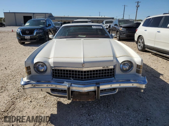 1974 Chevrolet Monte Carlo z VIN 1H57H4R75663, wystawiony jako Copart lot #81492924 z przebiegiem 90 431 mil mil oraz Tytuł czysty. Historia ofert i sprzedaży dostępna na DreamBid. Obrazek 5.
