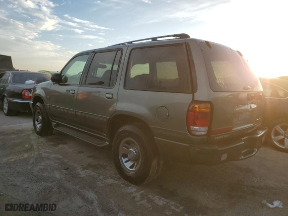 2000 Mercury Mountaineer with VIN 4M2ZU66PXYUJ45516, listed as a Copart auction lot 76132624 with 135,147 mi miles and Non Repairable. Bid and sale history available at carsss.com. Image 2.