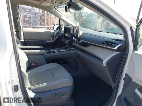 2021 Toyota Sienna XLE z VIN 5TDJRKEC7MS009306, wystawiony jako IAAI lot #42328482 z przebiegiem 169 443 mil mil oraz . Historia ofert i sprzedaży dostępna na DreamBid. Obrazek 5.