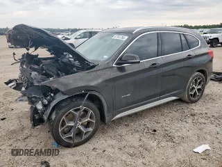 2017 BMW X1 xDrive28i z VIN WBXHT3C35H5F71683, wystawiony jako Copart lot #57761785 z przebiegiem 78 220 mil mil oraz Tytuł czysty. Historia ofert i sprzedaży dostępna na DreamBid. Obrazek 1.