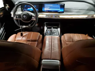 2023 BMW i7 xDrive60 z VIN WBY53EJ07PCL47356, wystawiony jako Copart lot #46454134 z przebiegiem 11 710 mil mil oraz . Historia ofert i sprzedaży dostępna na DreamBid. Obrazek 8.