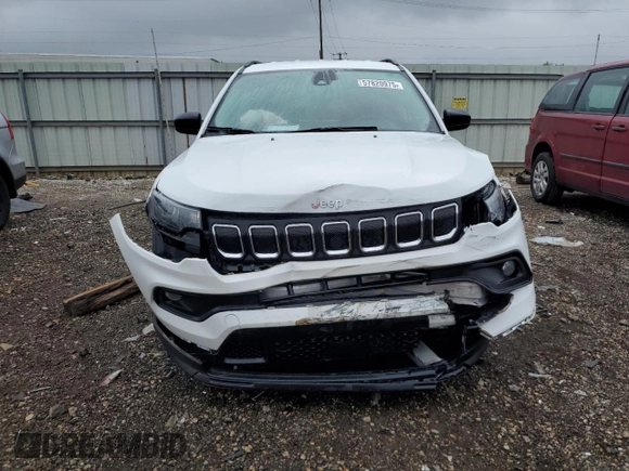 2022 Jeep Compass Altitude with VIN 3C4NJCBB3NT204949, listed as a Copart auction lot 57820975 with 18,098 mi miles and Salvage title. Bid and sale history available at DreamBid. Image 5.