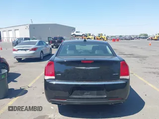 2016 Chrysler 300 Limited z VIN 2C3CCARG7GH314121, wystawiony jako IAAI lot #39842419 z przebiegiem 40 046 mil mil oraz . Historia ofert i sprzedaży dostępna na DreamBid. Obrazek 16.
