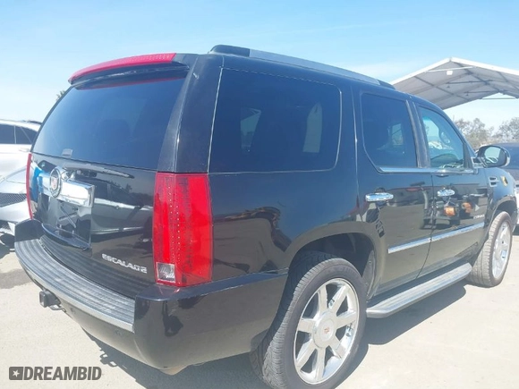 2013 Cadillac Escalade Luxury with VIN 1GYS3BEF1DR112438, listed as a IAAI auction lot 41764788 with 98,907 mi miles. Bid and sale history available at carsss.com. Image 4.
