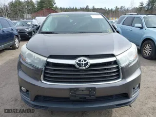 2015 Toyota Highlander LE with VIN 5TDBKRFH4FS180612, listed as a IAAI auction lot 41728026 with 87,764 mi miles. Bid and sale history available at carsss.com. Image 12.