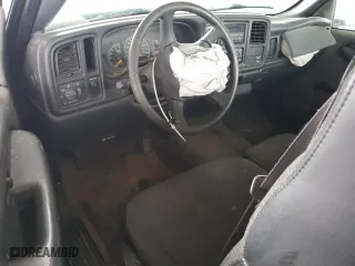 2000 Chevrolet Silverado 1500 with VIN 1GCEC14W0YE136208, listed as a Copart auction lot 45190775 with 152,016 mi miles and Salvage Title. Bid and sale history available at carsss.com. Image 8.