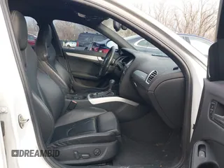 2010 Audi S4 Prestige z VIN WAUKGAFLXAA020826, wystawiony jako IAAI lot #41711179 z przebiegiem 122 108 mil mil oraz . Historia ofert i sprzedaży dostępna na DreamBid. Obrazek 5.