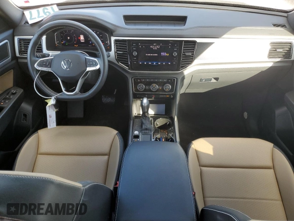 2023 Volkswagen Atlas SE z VIN 1V2WE2CA8PC214978, wystawiony jako Copart lot #77003984 z przebiegiem 6 926 mil mil oraz Nie do naprawy • Non repairable. Historia ofert i sprzedaży dostępna na DreamBid. Obrazek 8.