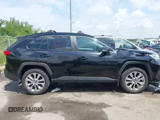 2024 Toyota RAV4 XLE Premium z VIN 2T3C1RFV6RW326346, wystawiony jako IAAI lot #42095364 z przebiegiem 4 610 mil mil oraz . Historia ofert i sprzedaży dostępna na DreamBid. Obrazek 13.
