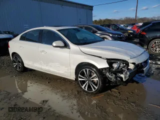 2018 Volvo S60 Inscription z VIN LYV402TK1JB157468, wystawiony jako Copart lot #44784435 z przebiegiem 77 976 mil mil oraz Szkoda całkowita • Salvage title. Historia ofert i sprzedaży dostępna na DreamBid. Obrazek 4.