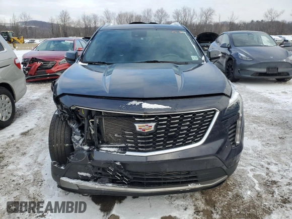 2022 Cadillac XT4 AWD Premium Luxury with VIN 1GYFZDR42NF140322, listed as a Copart auction lot 89084545 with 32,440 mi miles and Salvage Title. Bid and sale history available at carsss.com. Image 5.