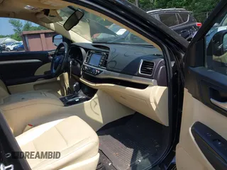 2015 Toyota Highlander XLE z VIN 5TDJKRFH2FS224327, wystawiony jako IAAI lot #42395386 z przebiegiem 118 760 mil mil oraz . Historia ofert i sprzedaży dostępna na DreamBid. Obrazek 5.