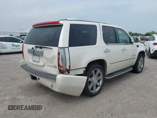 2008 Cadillac Escalade z VIN 1GYFK63838R213504, wystawiony jako IAAI lot #42074133 z przebiegiem 123 986 mil mil oraz . Historia ofert i sprzedaży dostępna na DreamBid. Obrazek 4.