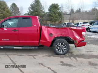 2017 Toyota Tundra SR z VIN 5TFUY5F14HX666949, wystawiony jako IAAI lot #41685402 z przebiegiem 108 628 mil mil oraz . Historia ofert i sprzedaży dostępna na DreamBid. Obrazek 6.