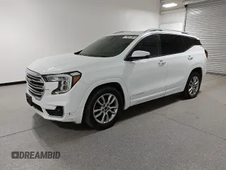 2023 GMC Terrain SLT z VIN 3GKALVEG1PL158864, wystawiony jako Copart lot #42728415 z przebiegiem 35 244 mil mil oraz Czysty tytuł • Clean title. Historia ofert i sprzedaży dostępna na DreamBid. Obrazek 1.