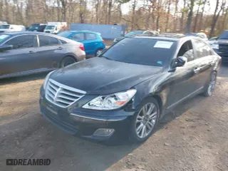2009 Hyundai Genesis with VIN KMHGC46F39U040132, listed as a IAAI auction lot 42018114 with 111,625 mi miles. Bid and sale history available at carsss.com. Image 6.