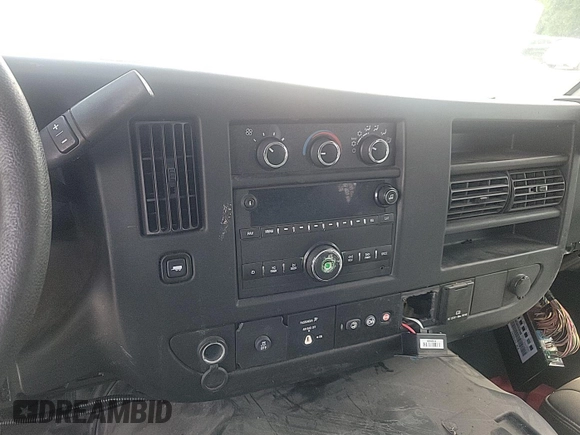 2017 Chevrolet Express Cargo с VIN 1GCWGAFF4H1345724, выставлен на аукционе IAAI как лот 42847825 с пробегом 176 392 миль миль и . История ставок и продаж доступна на DreamBid. Изображение 31.
