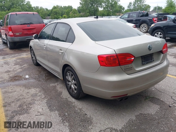 2013 Volkswagen Jetta SE z VIN 3VWDX7AJ2DM255858, wystawiony jako IAAI lot #42306203 z przebiegiem 221 309 mil mil oraz . Historia ofert i sprzedaży dostępna na DreamBid. Obrazek 3.