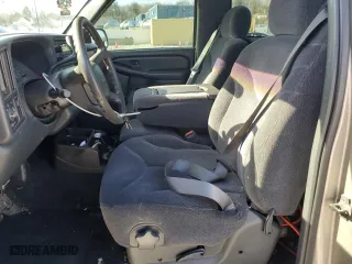 1999 GMC New Sierra 1500 SLE with VIN 1GTEC14W3XE516349, listed as a Copart auction lot 39172684 with 105,811 mi miles and Salvage Title. Bid and sale history available at carsss.com. Image 7.