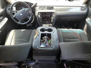 2007 Chevrolet Suburban LS z VIN 1GNFC160X7J180517, wystawiony jako Copart lot #63933475 z przebiegiem Nie podano mil oraz Czysty tytuł • Clean title. Historia ofert i sprzedaży dostępna na DreamBid. Obrazek 8.