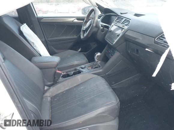 2022 Volkswagen Tiguan SE R-Line Black с VIN 3VV8B7AX2NM089612, выставлен на аукционе IAAI как лот 41271934 с пробегом 30 799 миль миль и . История ставок и продаж доступна на DreamBid. Изображение 5.