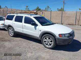 2004 Volvo V70 XC70 with VIN YV1SZ59H241138590, listed as a IAAI auction lot 41804084 with 221,425 mi miles. Bid and sale history available at carsss.com. Image 1.