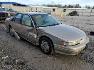 1997 Oldsmobile Cutlass Supreme S z VIN 1G3WH52M8VF352117, wystawiony jako Copart lot #41919094 z przebiegiem 155 523 mil mil oraz Szkody całkowita. Historia ofert i sprzedaży dostępna na DreamBid. Obrazek 4.