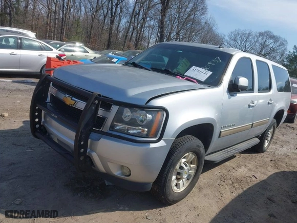 2013 Chevrolet Suburban LS with VIN 1GNWKLEGXDR305591, listed as a IAAI auction lot 41785334 with NaN miles. Bid and sale history available at carsss.com. Image 2.