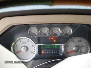 2009 Ford F-250 XL z VIN 1FTSW21R89EA13708, wystawiony jako IAAI lot #41835218 z przebiegiem 303 693 mil mil oraz . Historia ofert i sprzedaży dostępna na DreamBid. Obrazek 7.