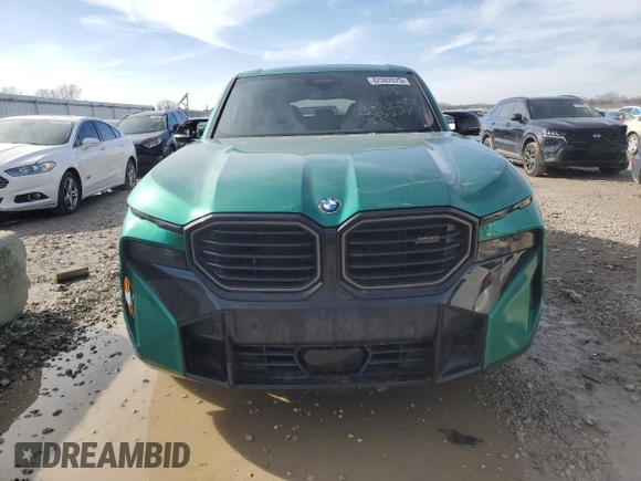 2024 BMW XM z VIN 5YM23CS05R9V07202, wystawiony jako Copart lot #42382675 z przebiegiem 10 028 mil mil oraz Szkody całkowita. Historia ofert i sprzedaży dostępna na DreamBid. Obrazek 5.