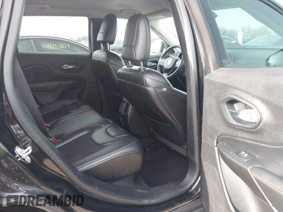 2019 Jeep Cherokee Trailhawk Elite with VIN 1C4PJMBX0KD395421, listed as a IAAI auction lot 41265048 with 70,070 mi miles. Bid and sale history available at carsss.com. Image 8.